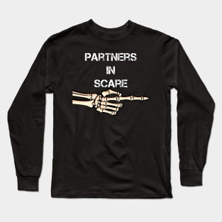 Partners In Scare Funny Skeleton Arm Pointing Couple Halloween Long Sleeve T-Shirt